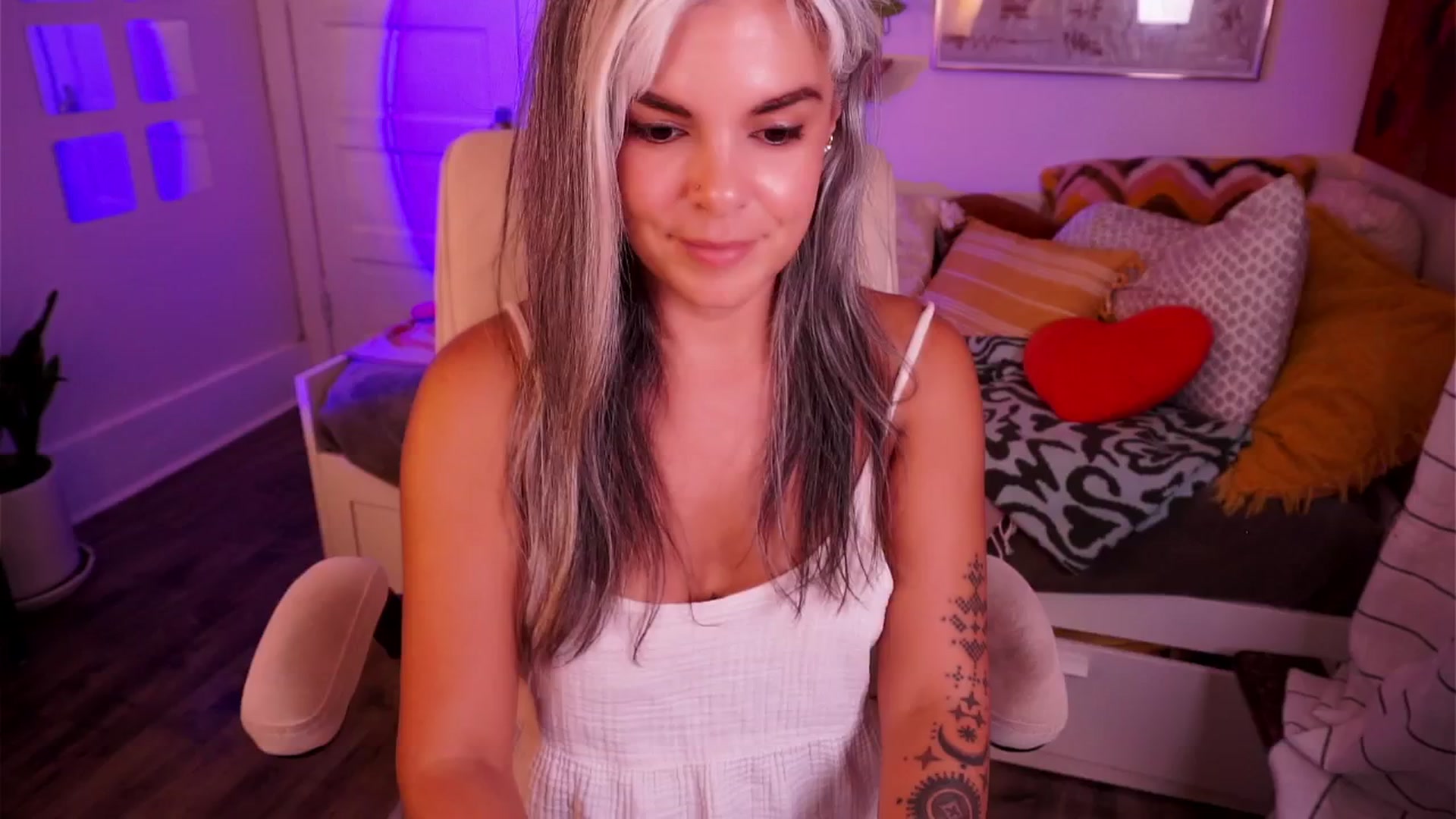 Gallery image thumbnail from AprilJames's myfreecams stream on, 07/27/2025, 03:06 image 3 of 20