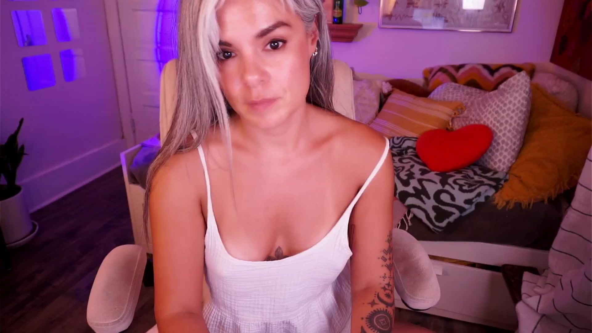 Gallery image thumbnail from AprilJames's myfreecams stream on, 07/27/2025, 03:06 image 6 of 20