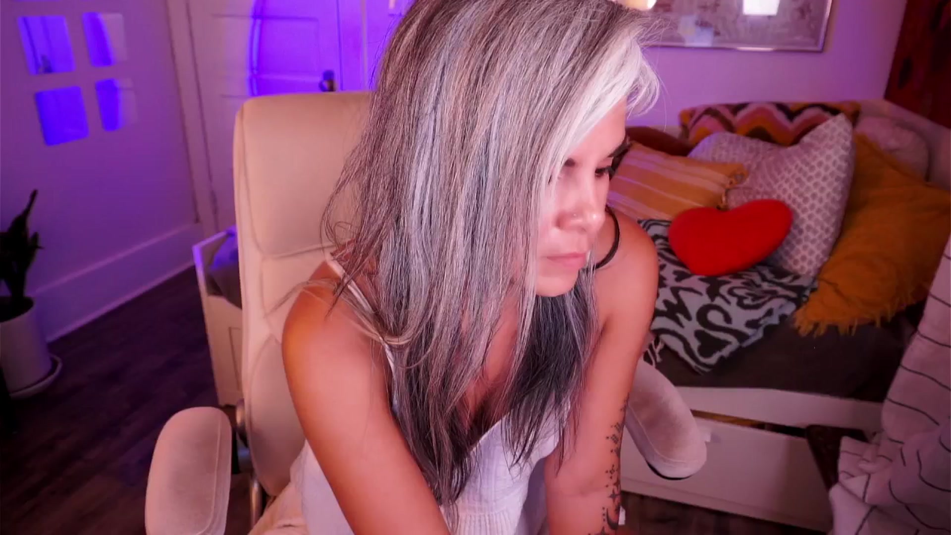 Gallery image thumbnail from AprilJames's myfreecams stream on, 07/27/2025, 03:06 image 5 of 20