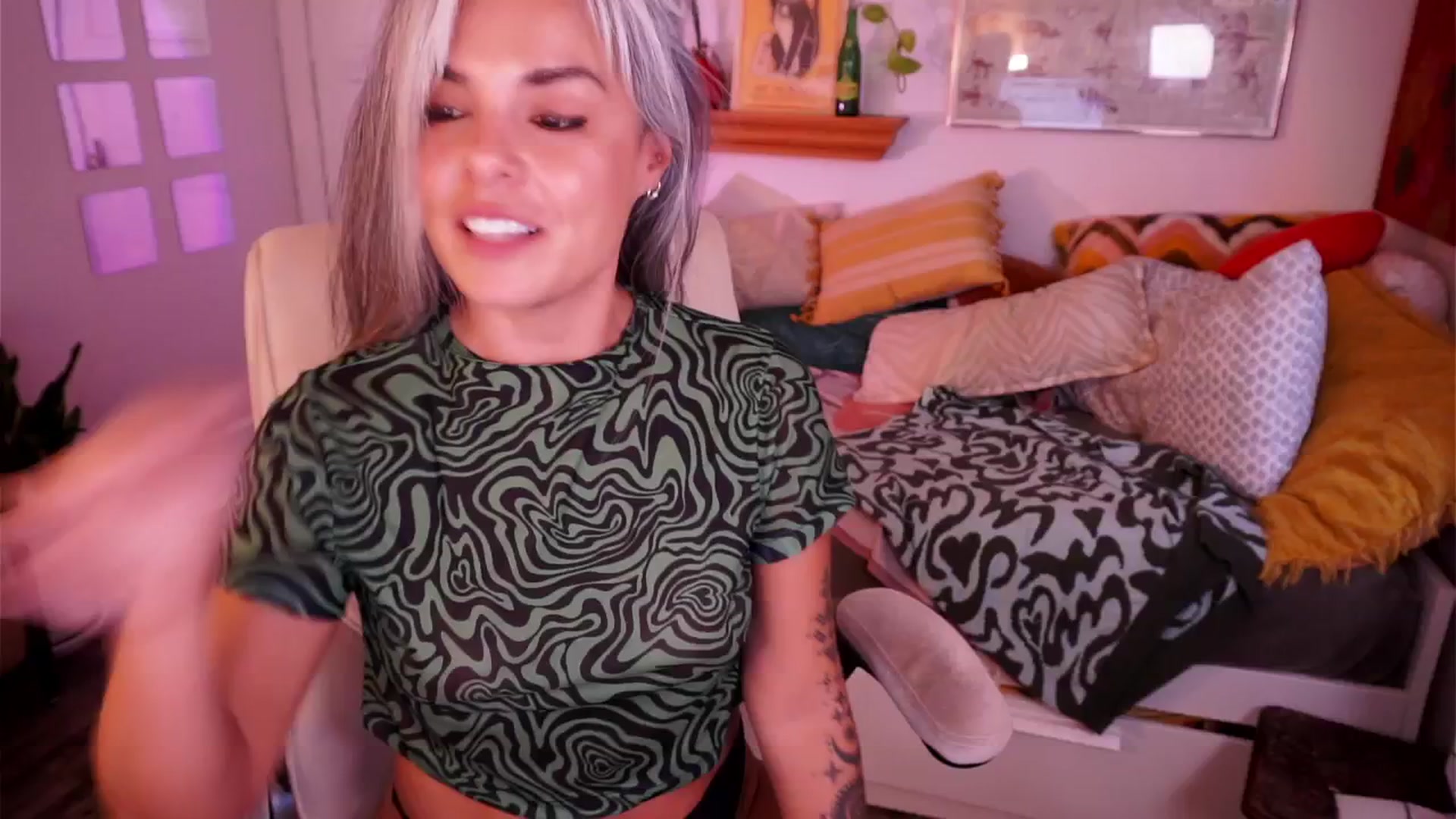 Gallery image thumbnail from AprilJames's myfreecams stream on, 07/28/2025, 24:54 image 6 of 20