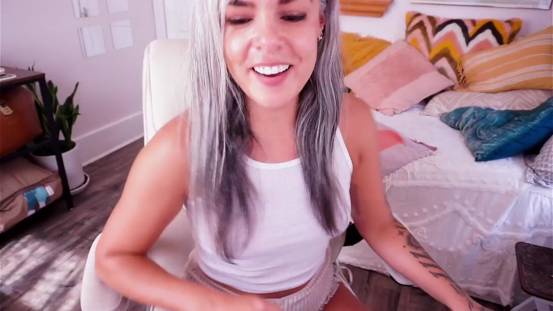 Gallery image thumbnail from AprilJames's myfreecams stream on, 07/30/2025, 22:17 image 11 of 20