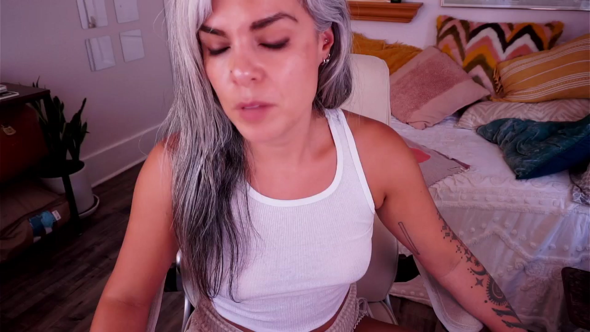 Gallery image thumbnail from AprilJames's myfreecams stream on, 07/30/2025, 22:17 image 18 of 20