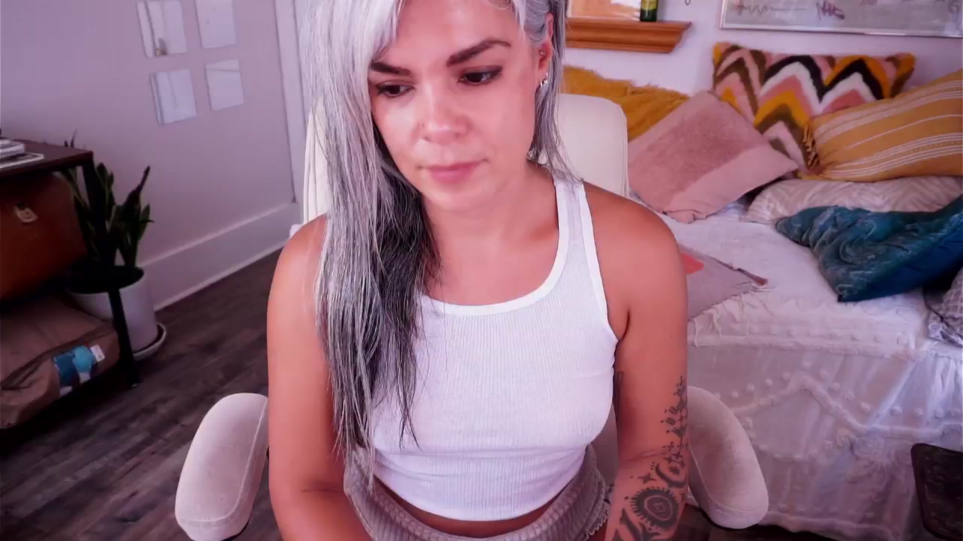 Gallery image thumbnail from AprilJames's myfreecams stream on, 07/30/2025, 22:17 image 14 of 20