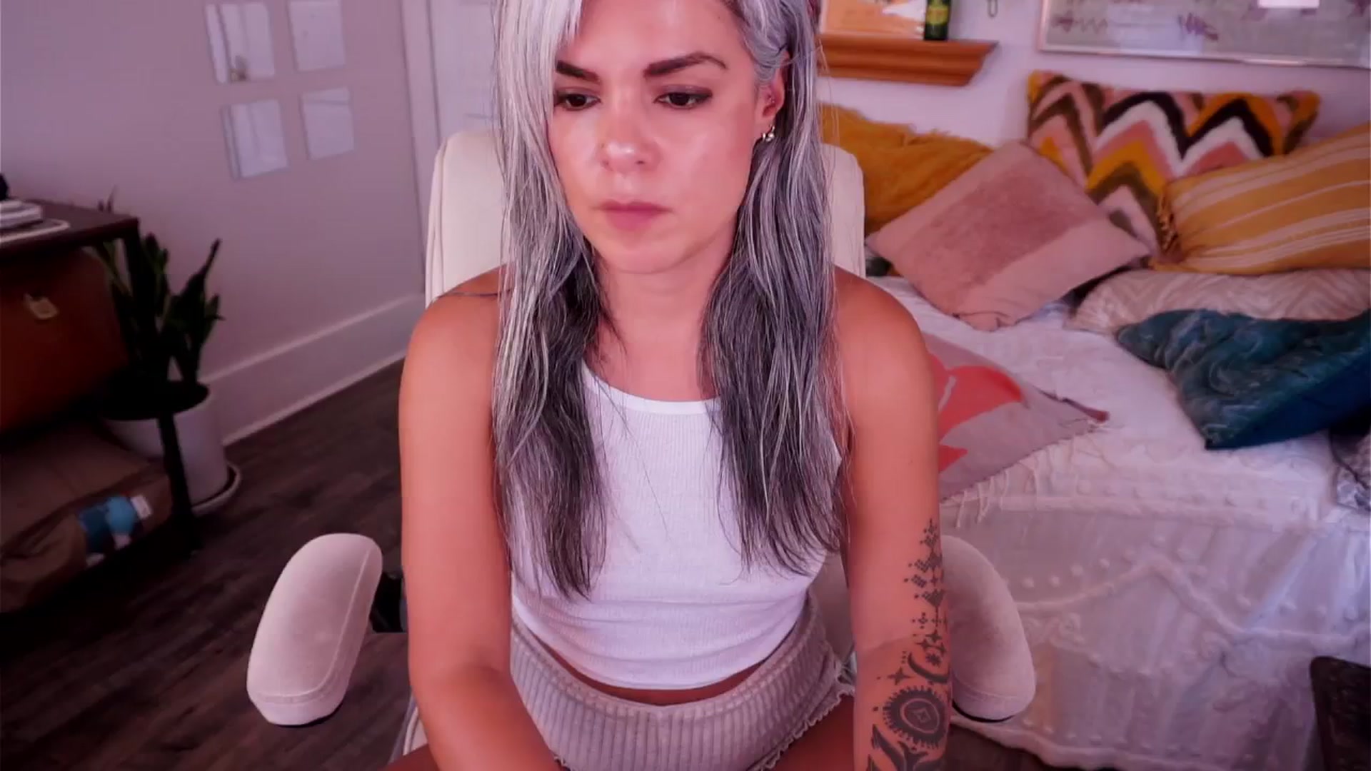 Gallery image thumbnail from AprilJames's myfreecams stream on, 07/30/2025, 22:17 image 2 of 20