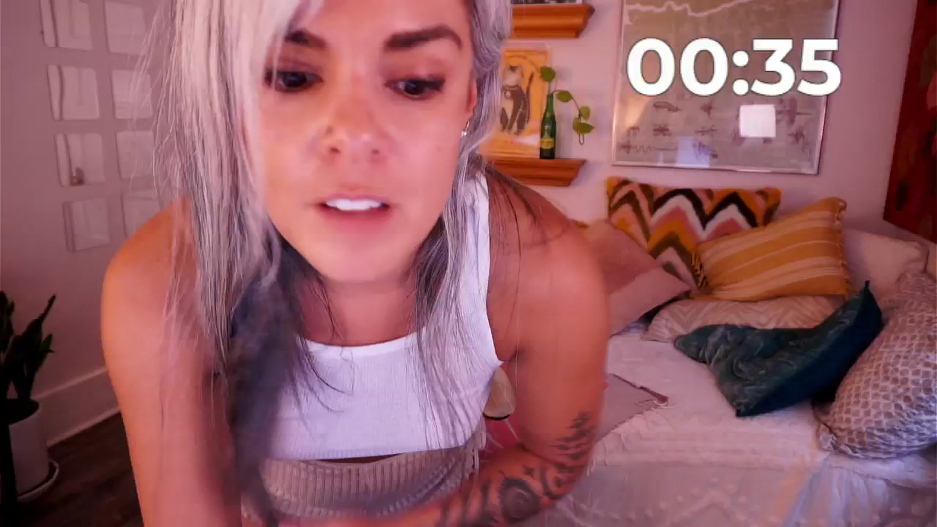 Gallery image thumbnail from AprilJames's myfreecams stream on, 07/31/2025, 24:02 image 17 of 20