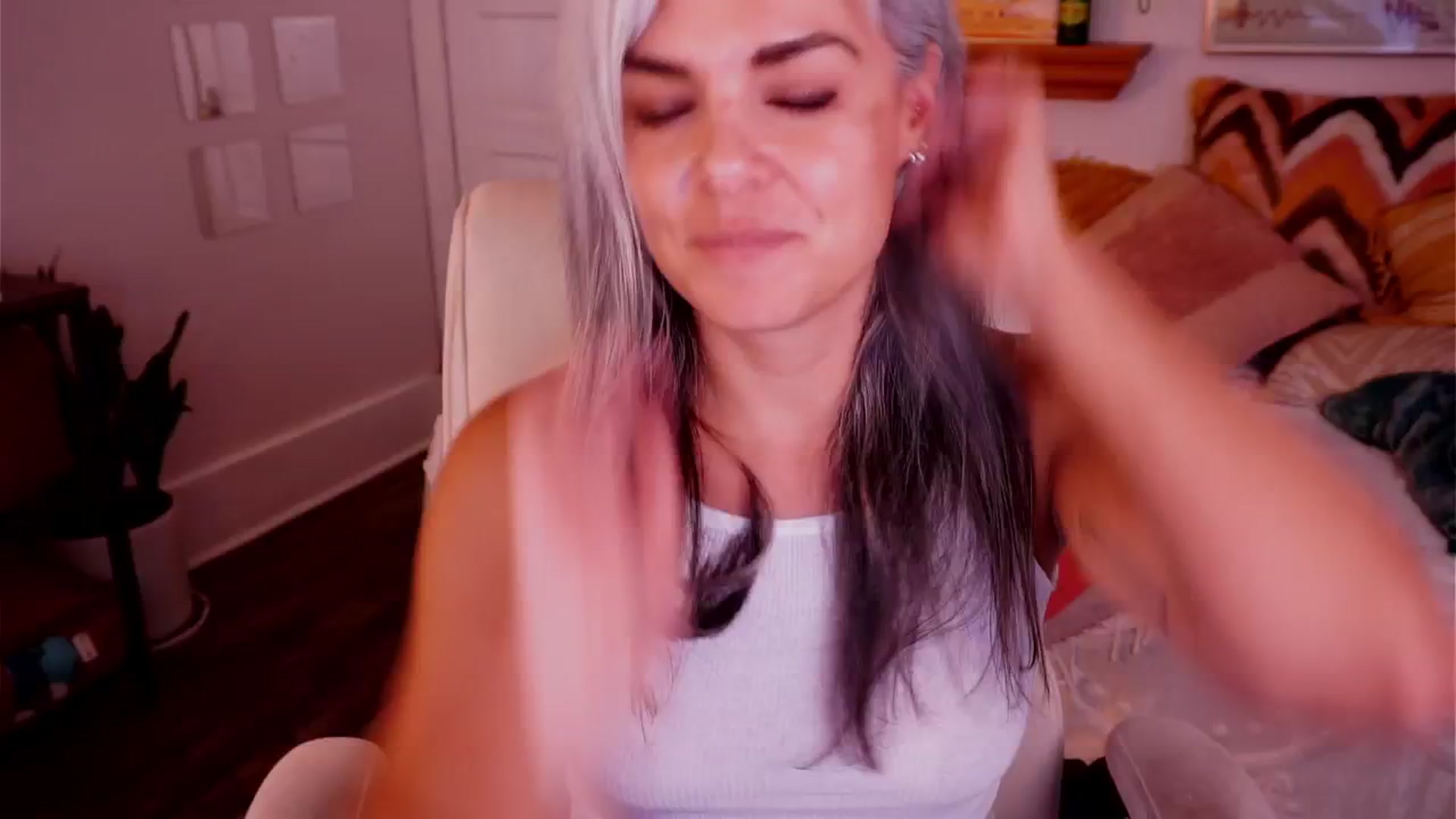 Gallery image thumbnail from AprilJames's myfreecams stream on, 07/31/2025, 24:02 image 11 of 20