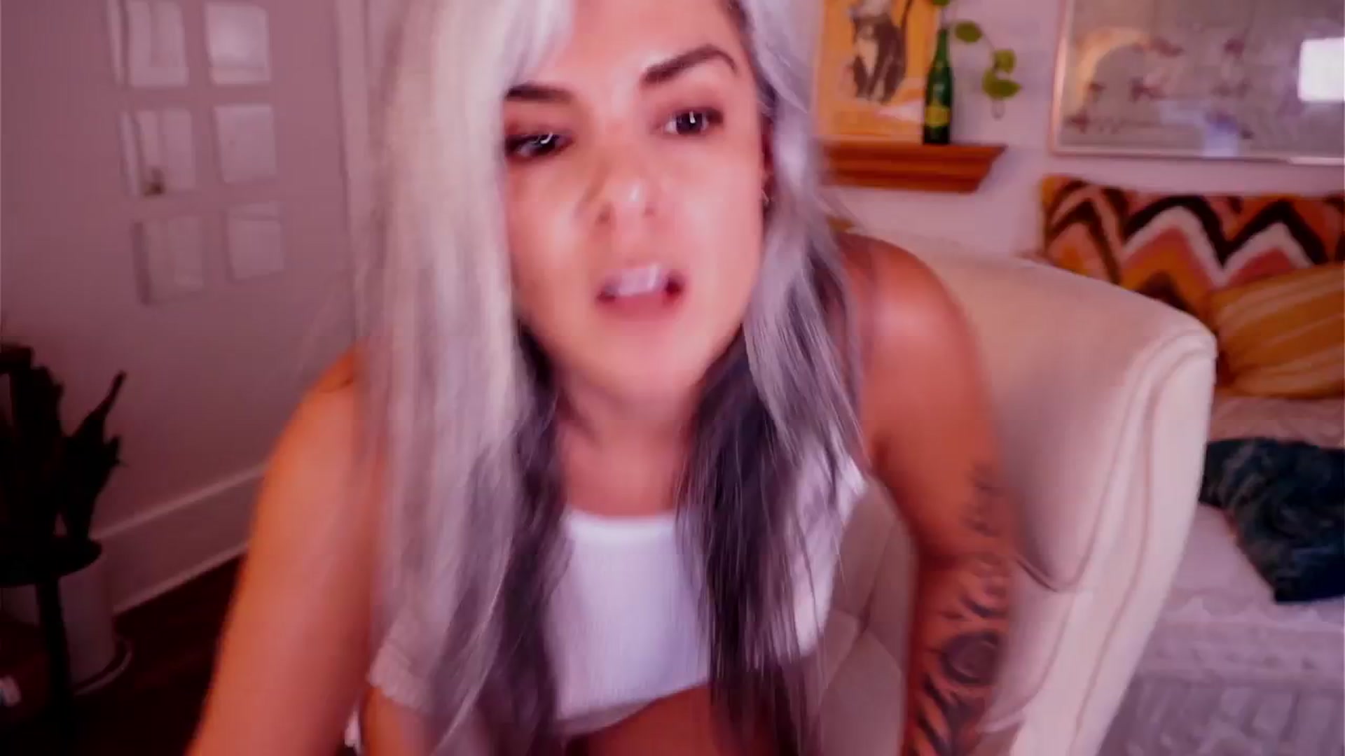 Gallery image thumbnail from AprilJames's myfreecams stream on, 07/31/2025, 24:02 image 7 of 20