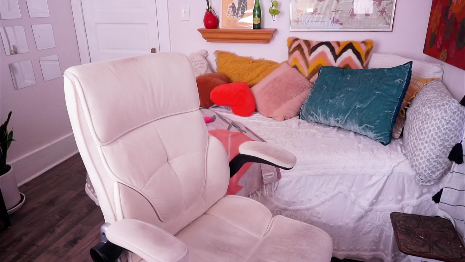Gallery image thumbnail from AprilJames's myfreecams stream on, 08/02/2025, 23:18 image 7 of 20