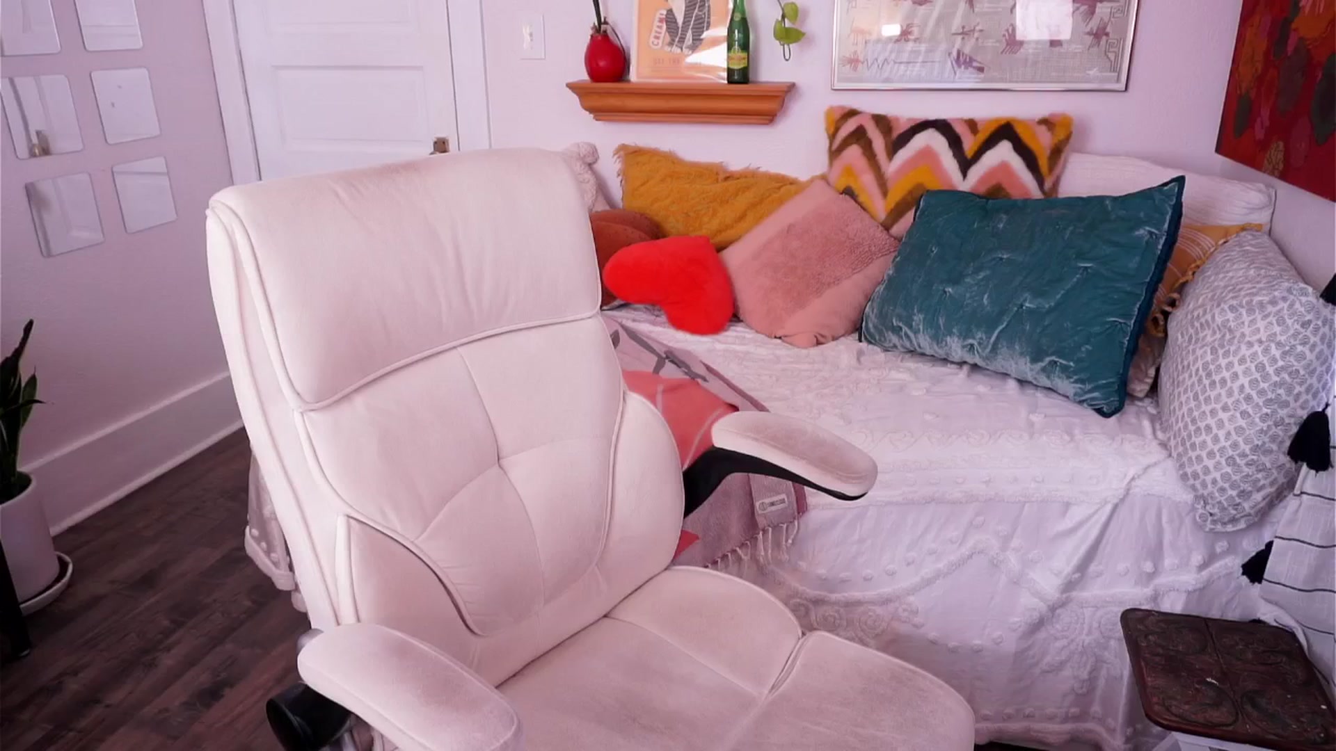 Gallery image thumbnail from AprilJames's myfreecams stream on, 08/02/2025, 23:18 image 14 of 20