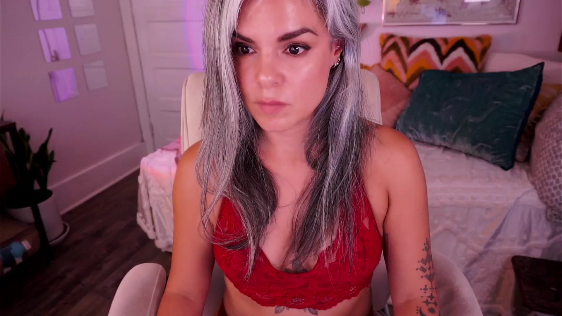 Gallery image thumbnail from AprilJames's myfreecams stream on, 08/03/2025, 24:24 image 20 of 20