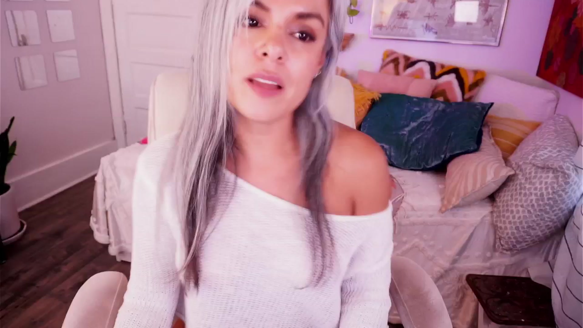 Gallery image thumbnail from AprilJames's myfreecams stream on, 08/08/2025, 24:19 image 9 of 20