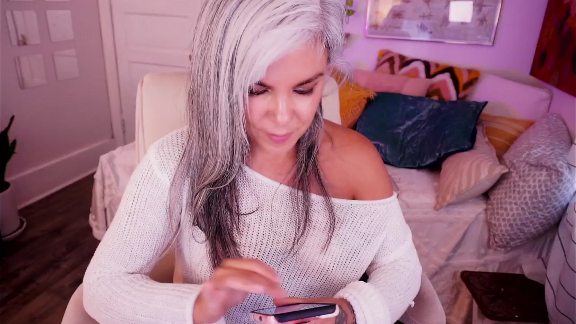Gallery image thumbnail from AprilJames's myfreecams stream on, 08/08/2025, 24:19 image 8 of 20