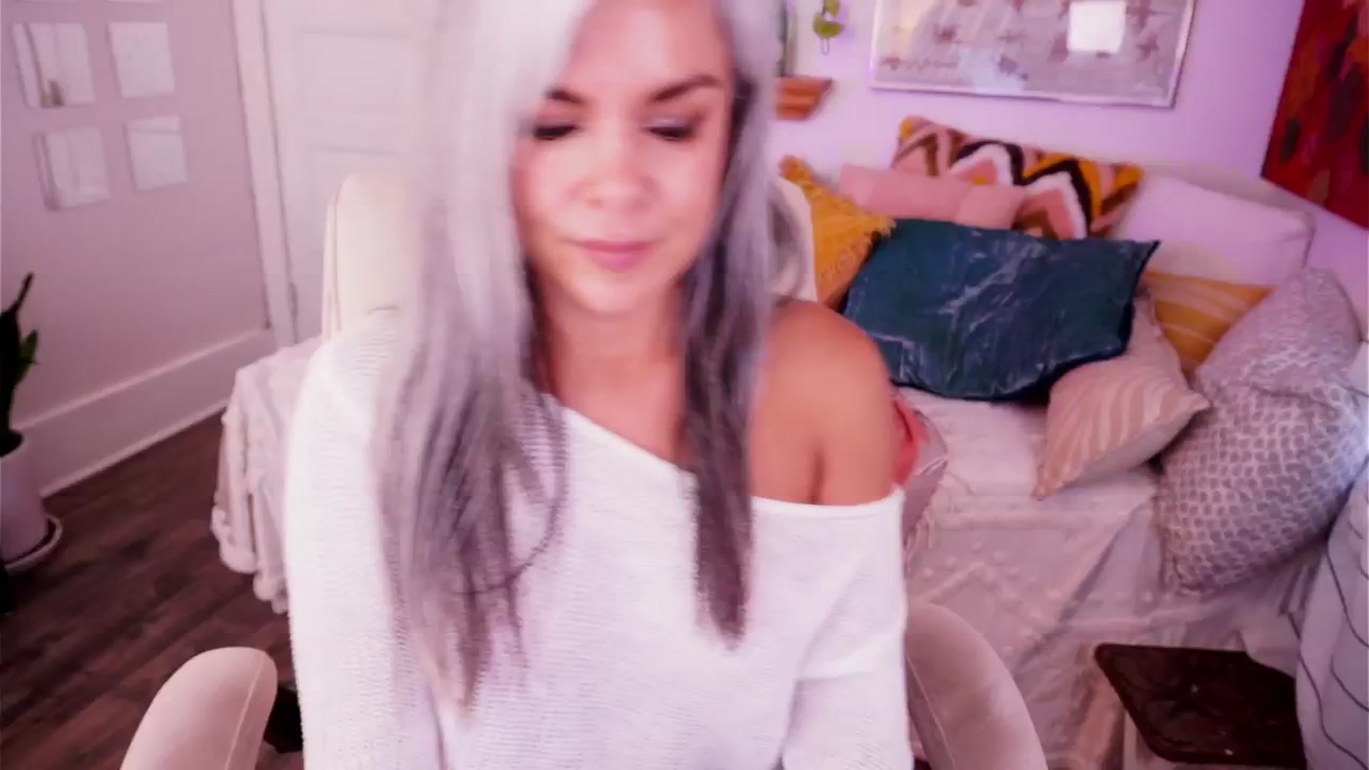 Gallery image thumbnail from AprilJames's myfreecams stream on, 08/08/2025, 24:19 image 18 of 20