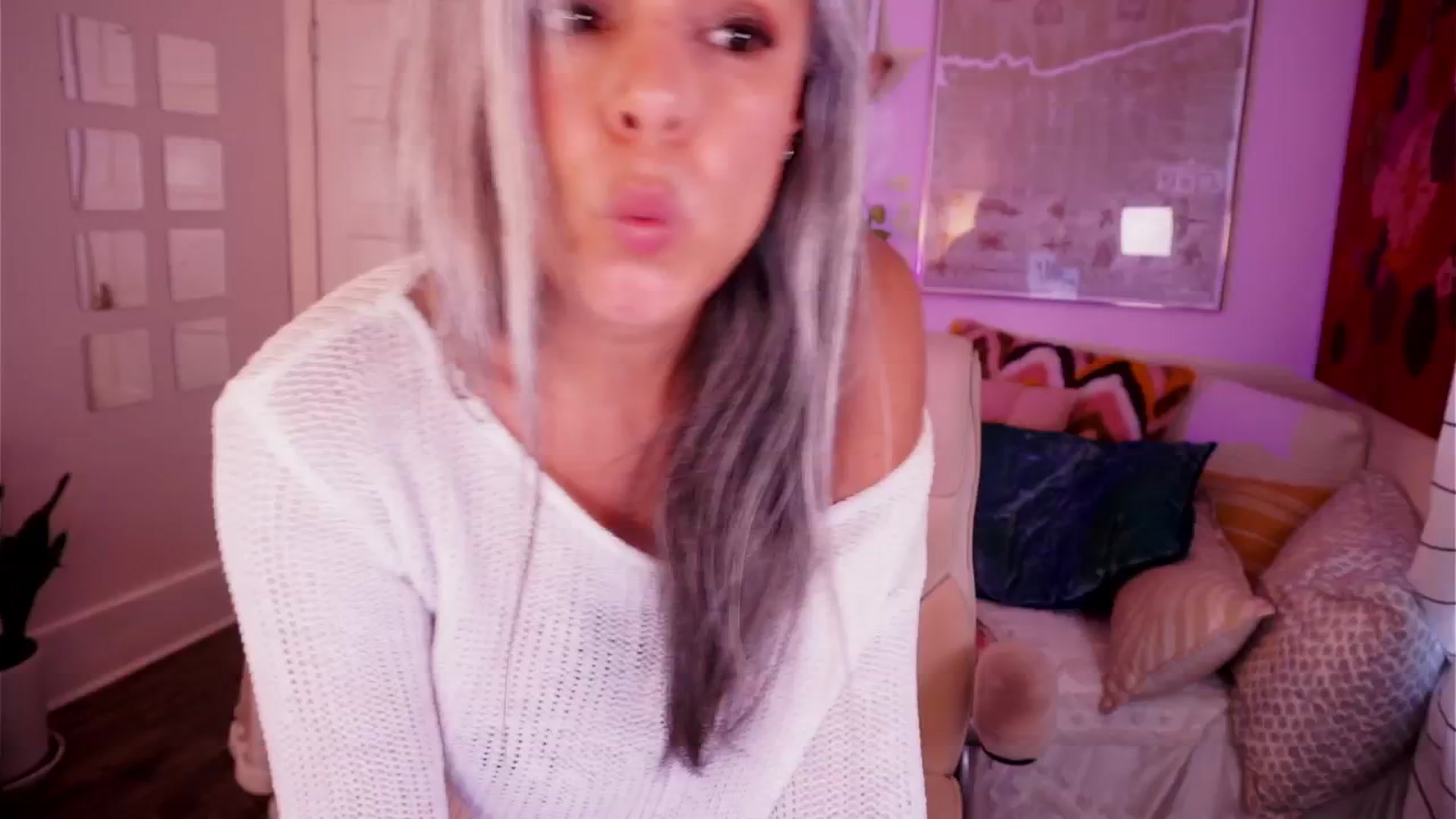 Gallery image thumbnail from AprilJames's myfreecams stream on, 08/08/2025, 02:08 image 3 of 20