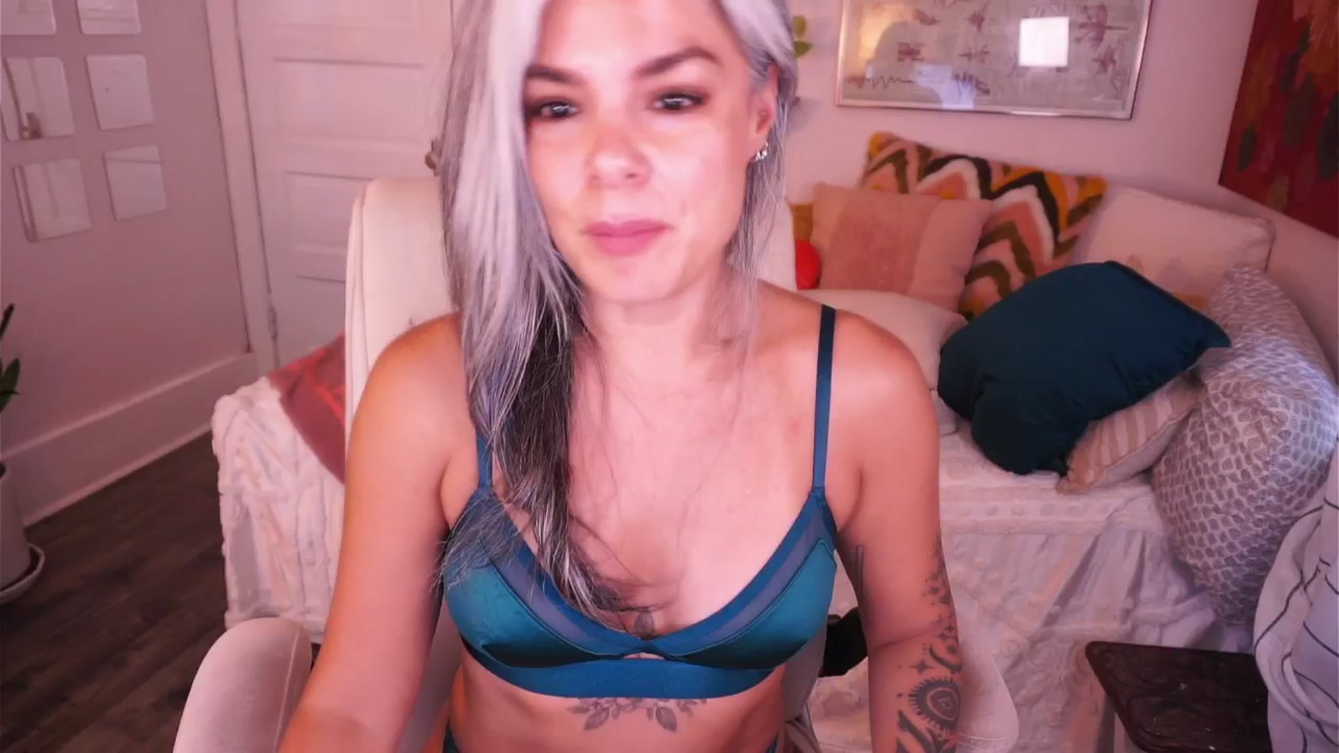 Gallery image thumbnail from AprilJames's myfreecams stream on, 08/10/2025, 19:08 image 5 of 20