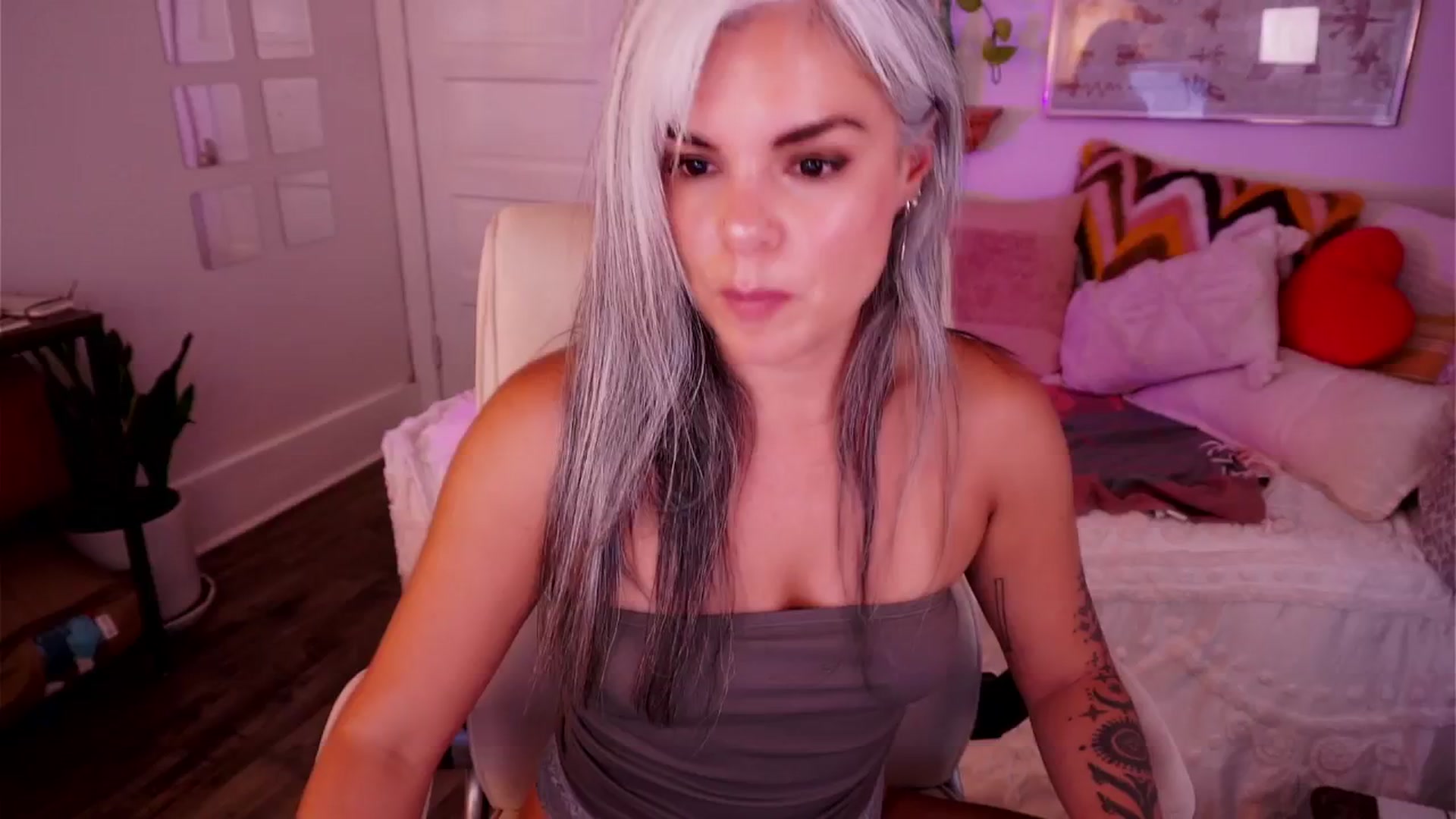 Gallery image thumbnail from AprilJames's myfreecams stream on, 08/14/2025, 24:39 image 8 of 20