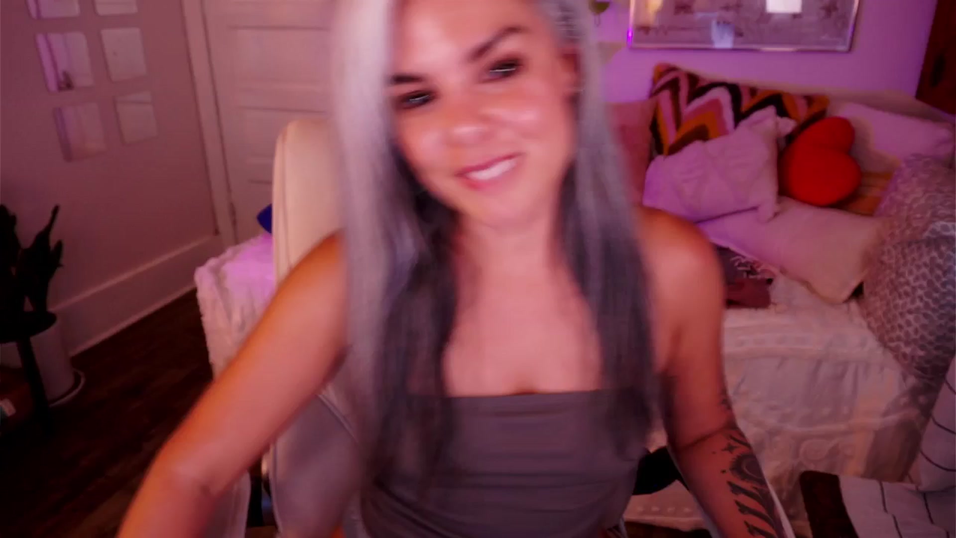 Gallery image thumbnail from AprilJames's myfreecams stream on, 08/14/2025, 24:39 image 12 of 20