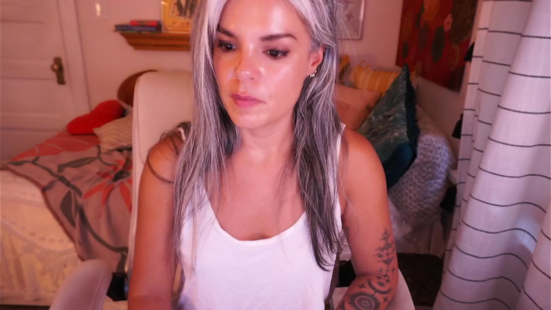 Gallery image thumbnail from AprilJames's myfreecams stream on, 08/25/2025, 24:20 image 4 of 20