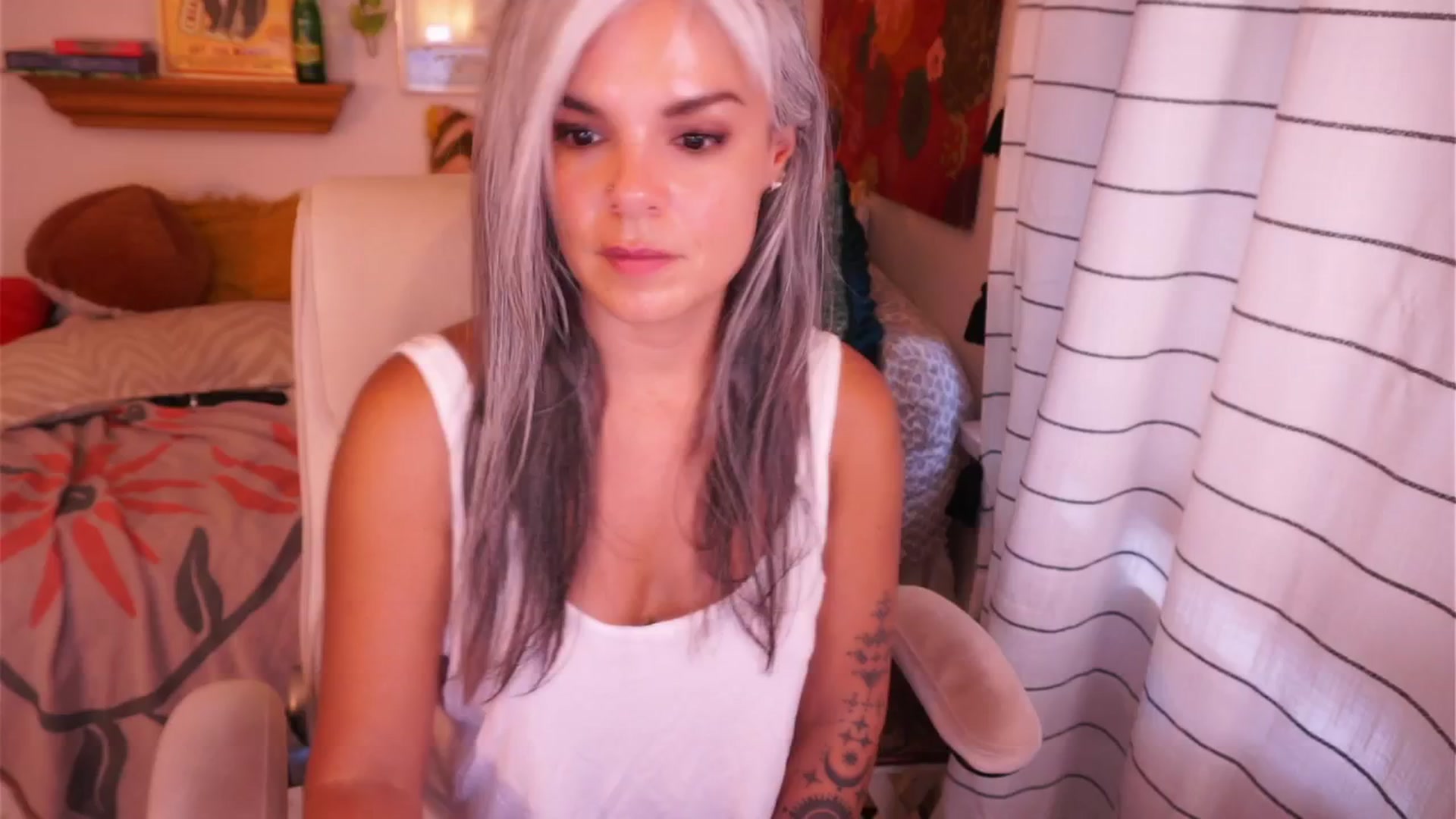 Gallery image thumbnail from AprilJames's myfreecams stream on, 08/25/2025, 24:20 image 19 of 20