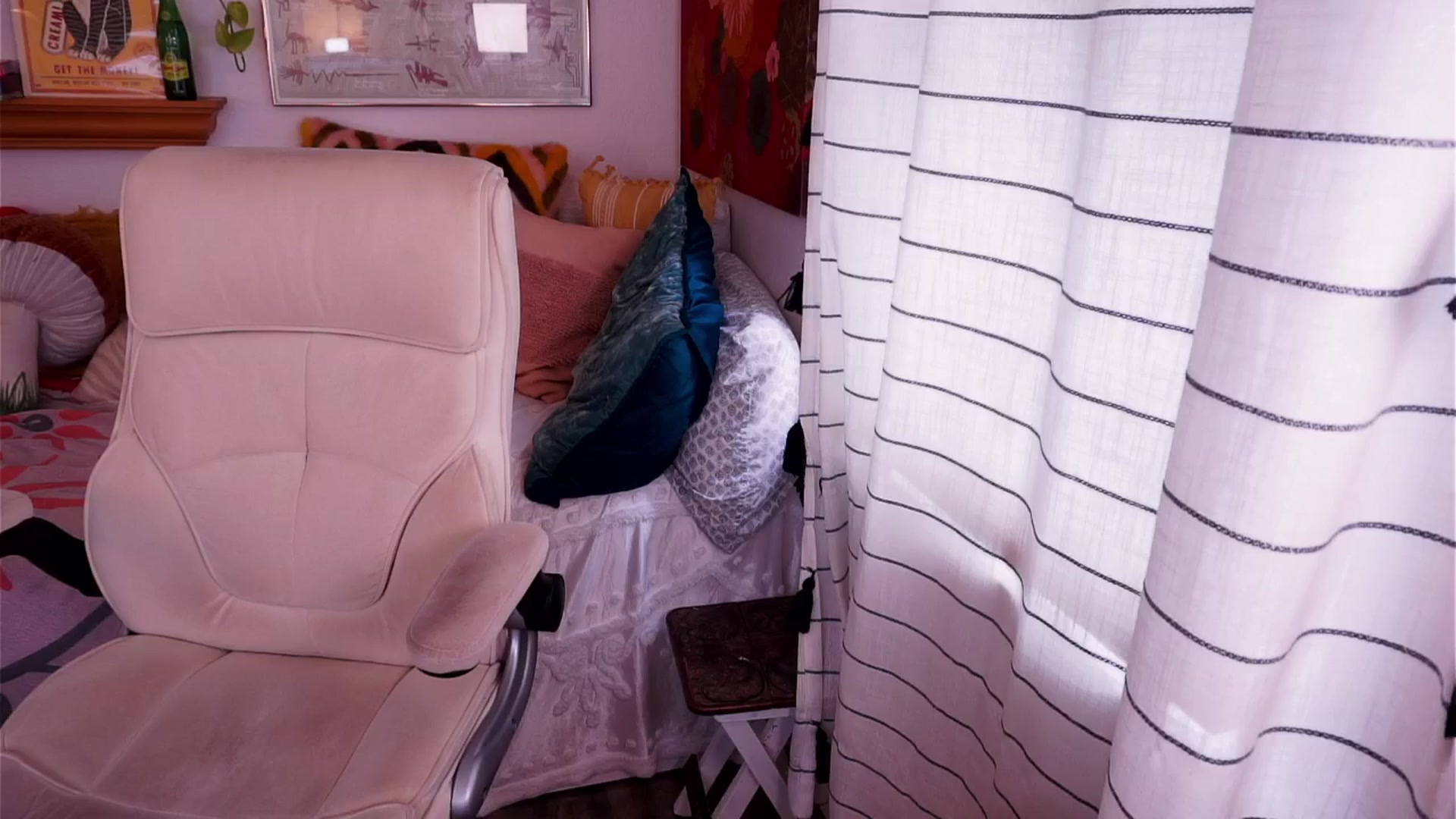 Gallery image thumbnail from AprilJames's myfreecams stream on, 08/26/2025, 18:59 image 20 of 20