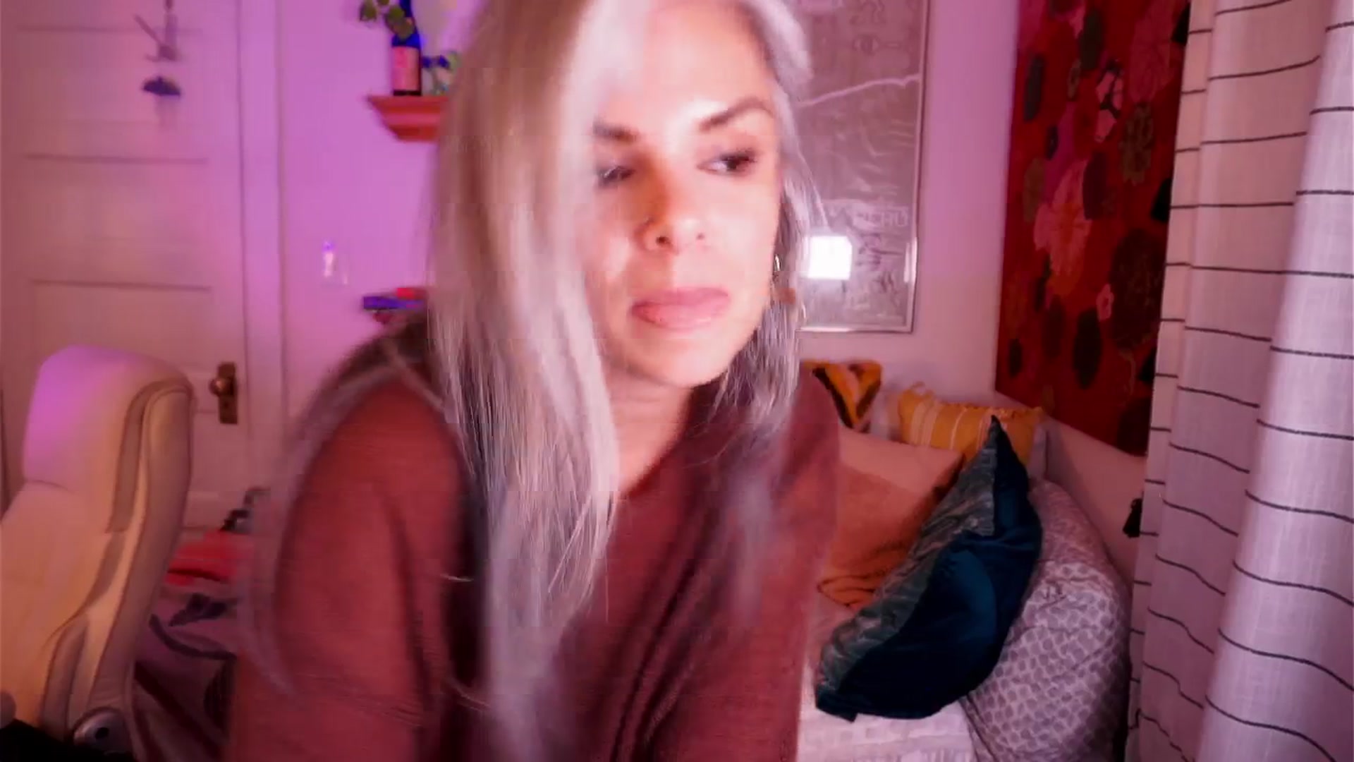 Gallery image thumbnail from AprilJames's myfreecams stream on, 09/06/2025, 02:21 image 16 of 20