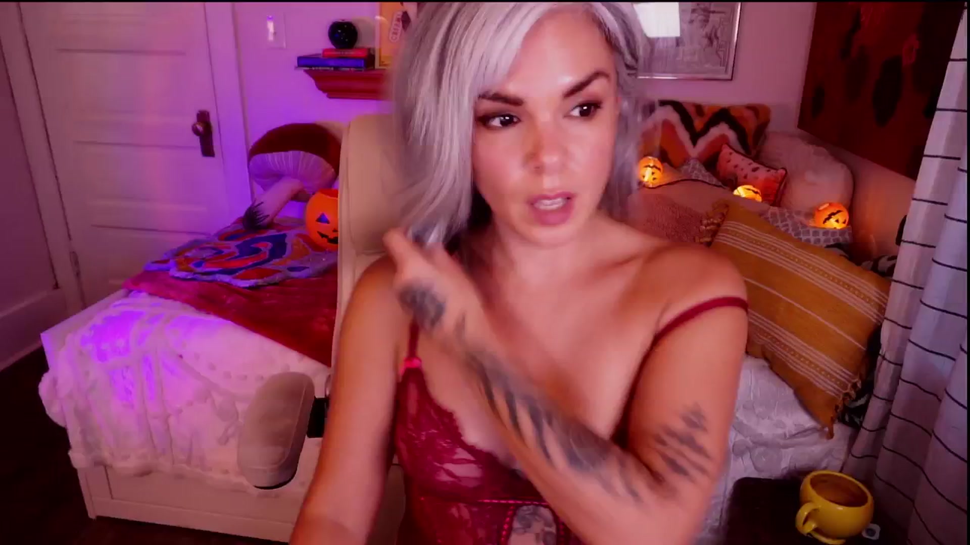 Gallery image thumbnail from AprilJames's myfreecams stream on, 10/10/2025, 24:04 image 13 of 20