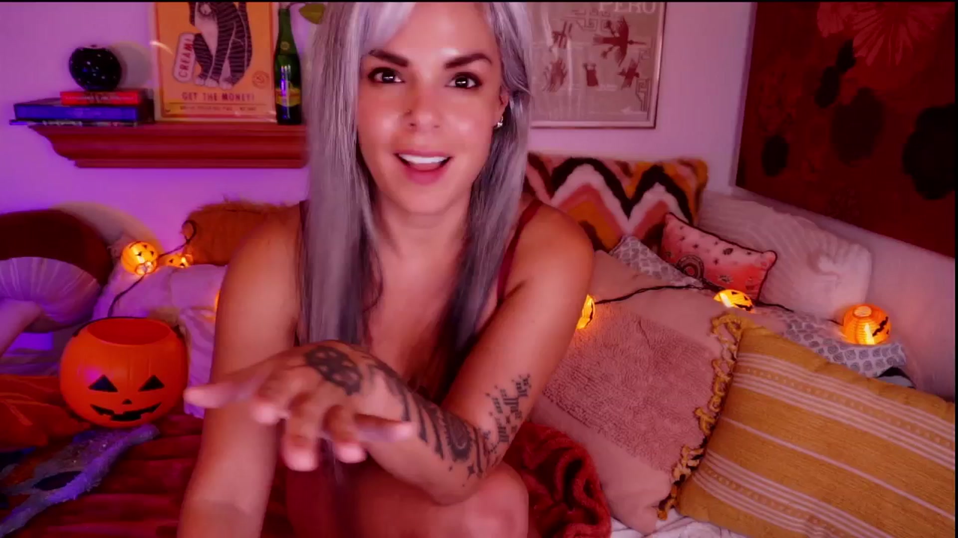 Gallery image thumbnail from AprilJames's myfreecams stream on, 10/10/2025, 24:18 image 19 of 20