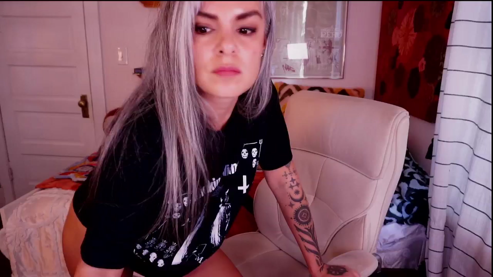 Gallery image thumbnail from AprilJames's myfreecams stream on, 10/13/2025, 24:02 image 1 of 20