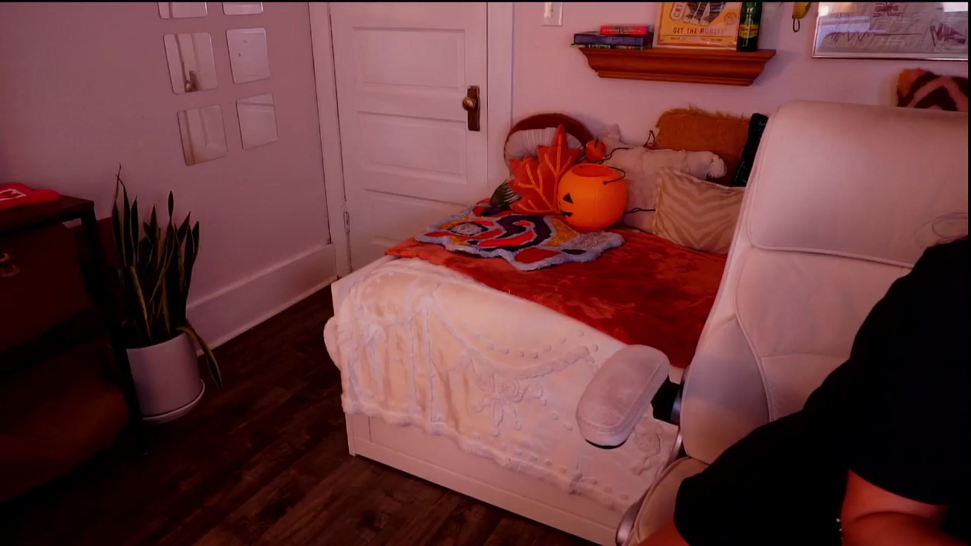 Gallery image thumbnail from AprilJames's myfreecams stream on, 10/13/2025, 24:02 image 16 of 20