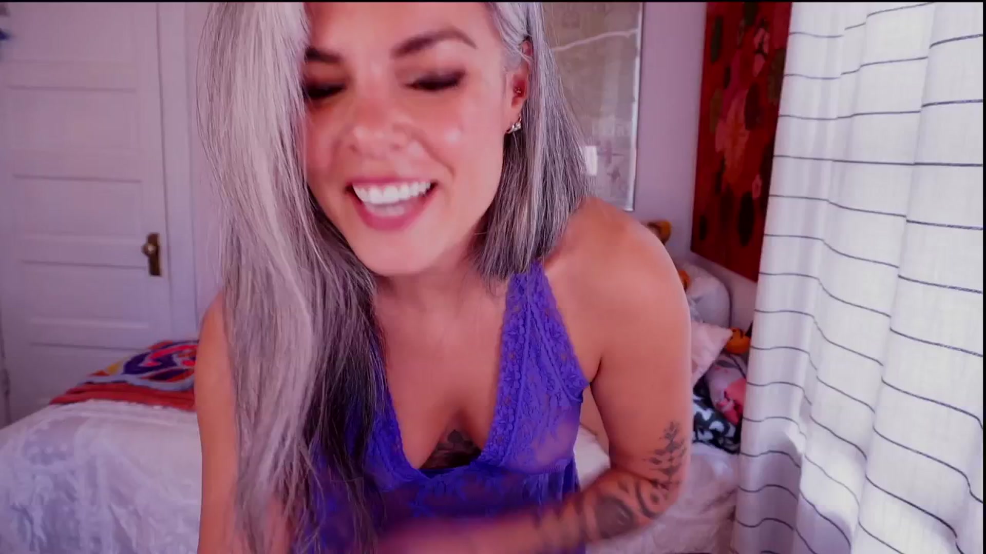 Gallery image thumbnail from AprilJames's myfreecams stream on, 10/19/2025, 18:58 image 9 of 20