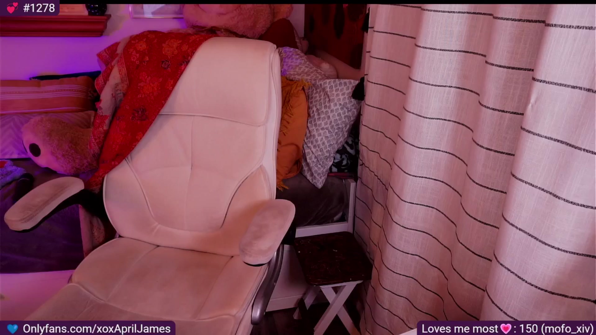 Gallery image thumbnail from AprilJames's myfreecams stream on, 11/06/2025, 01:11 image 19 of 20