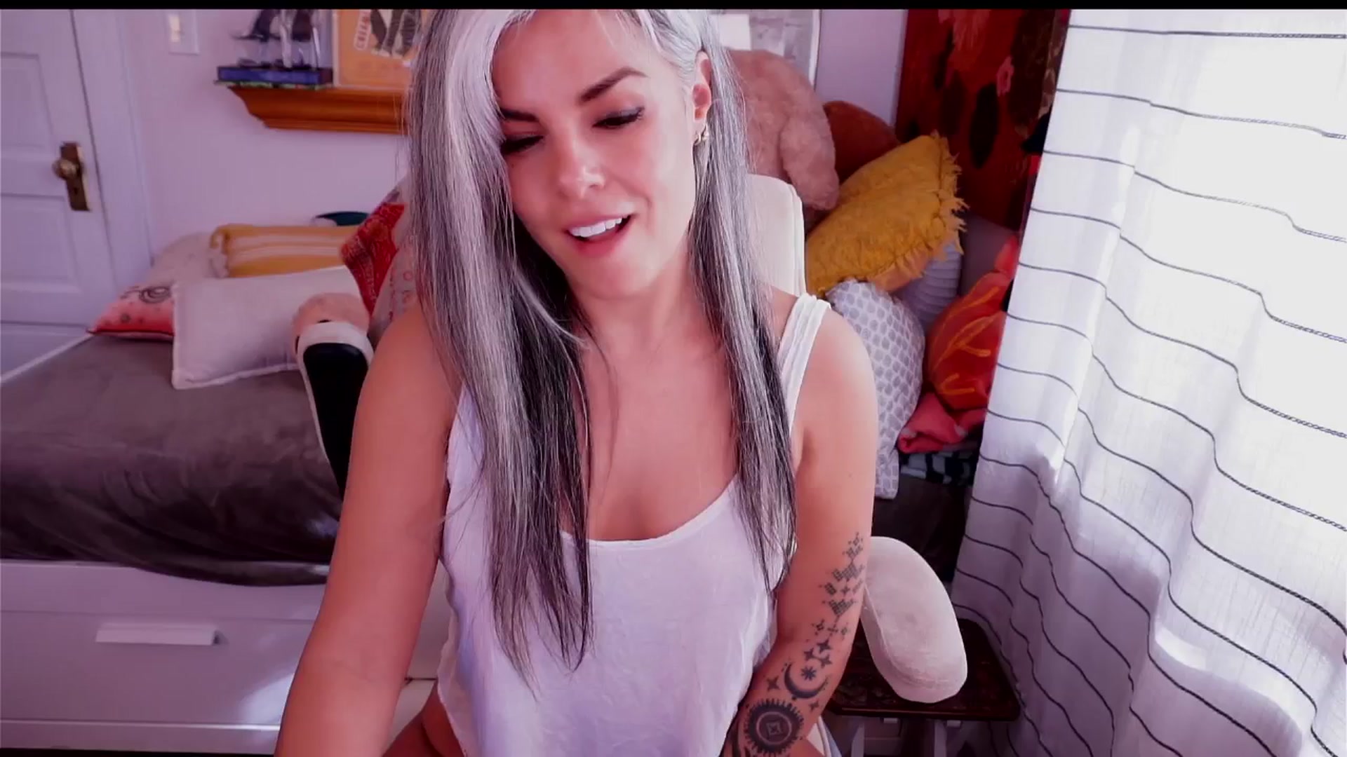 Gallery image thumbnail from AprilJames's myfreecams stream on, 11/13/2025, 19:30 image 19 of 20