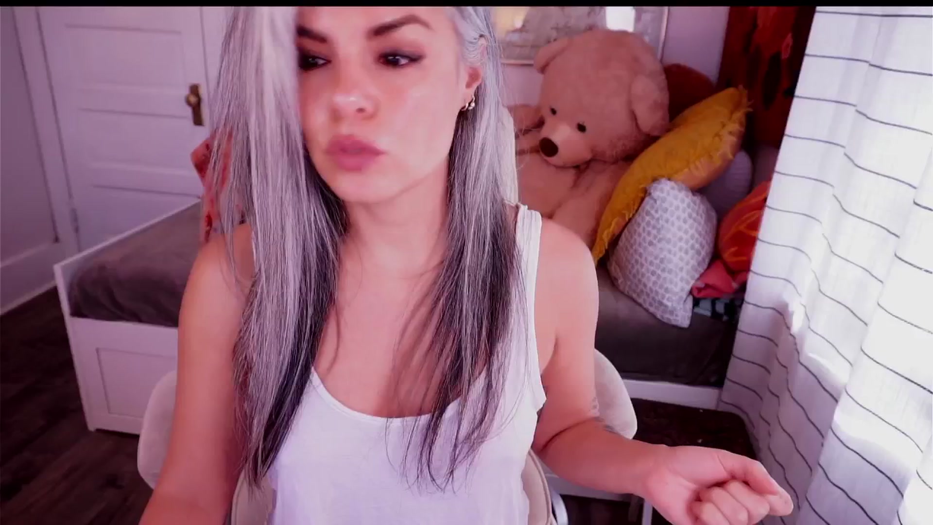 Gallery image thumbnail from AprilJames's myfreecams stream on, 11/13/2025, 19:30 image 1 of 20
