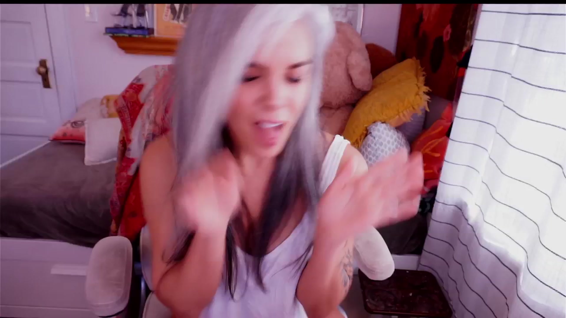 Gallery image thumbnail from AprilJames's myfreecams stream on, 11/13/2025, 19:30 image 13 of 20