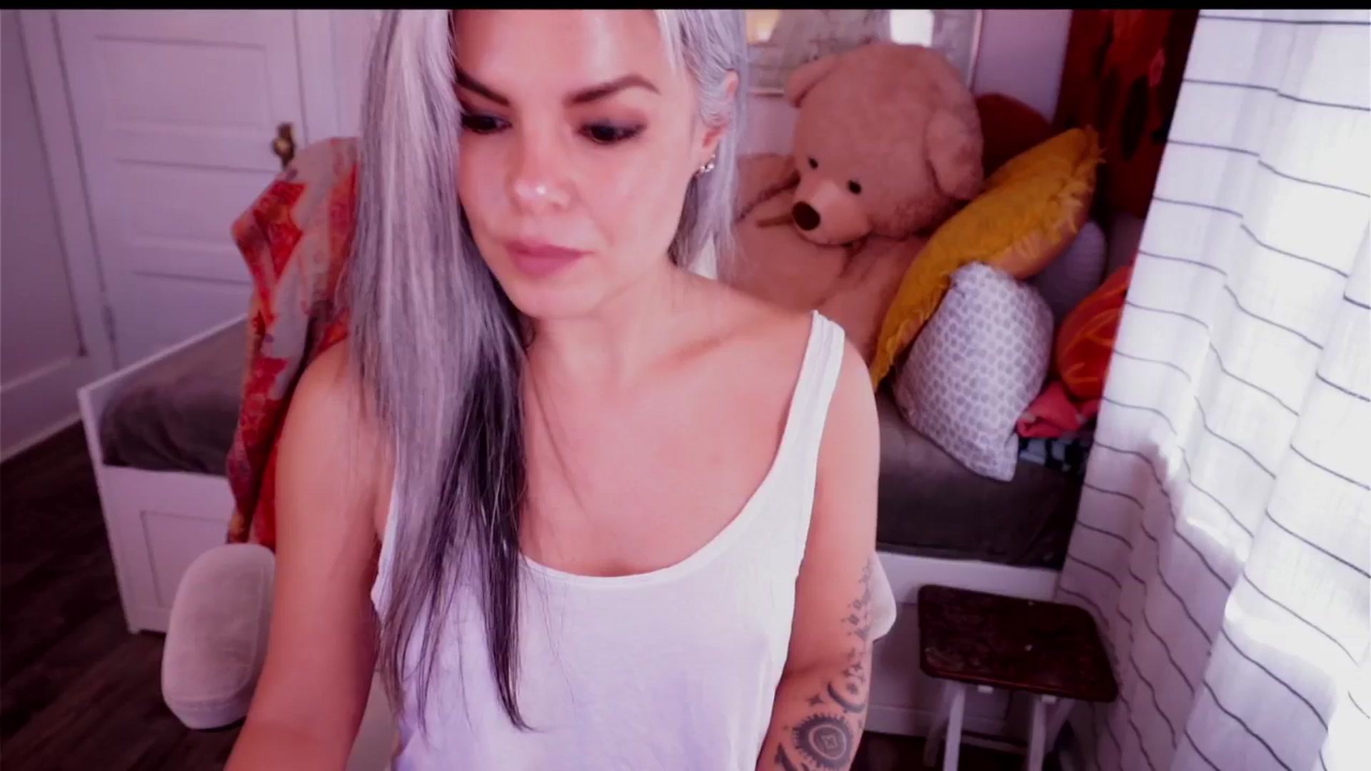 Gallery image thumbnail from AprilJames's myfreecams stream on, 11/13/2025, 19:30 image 2 of 20