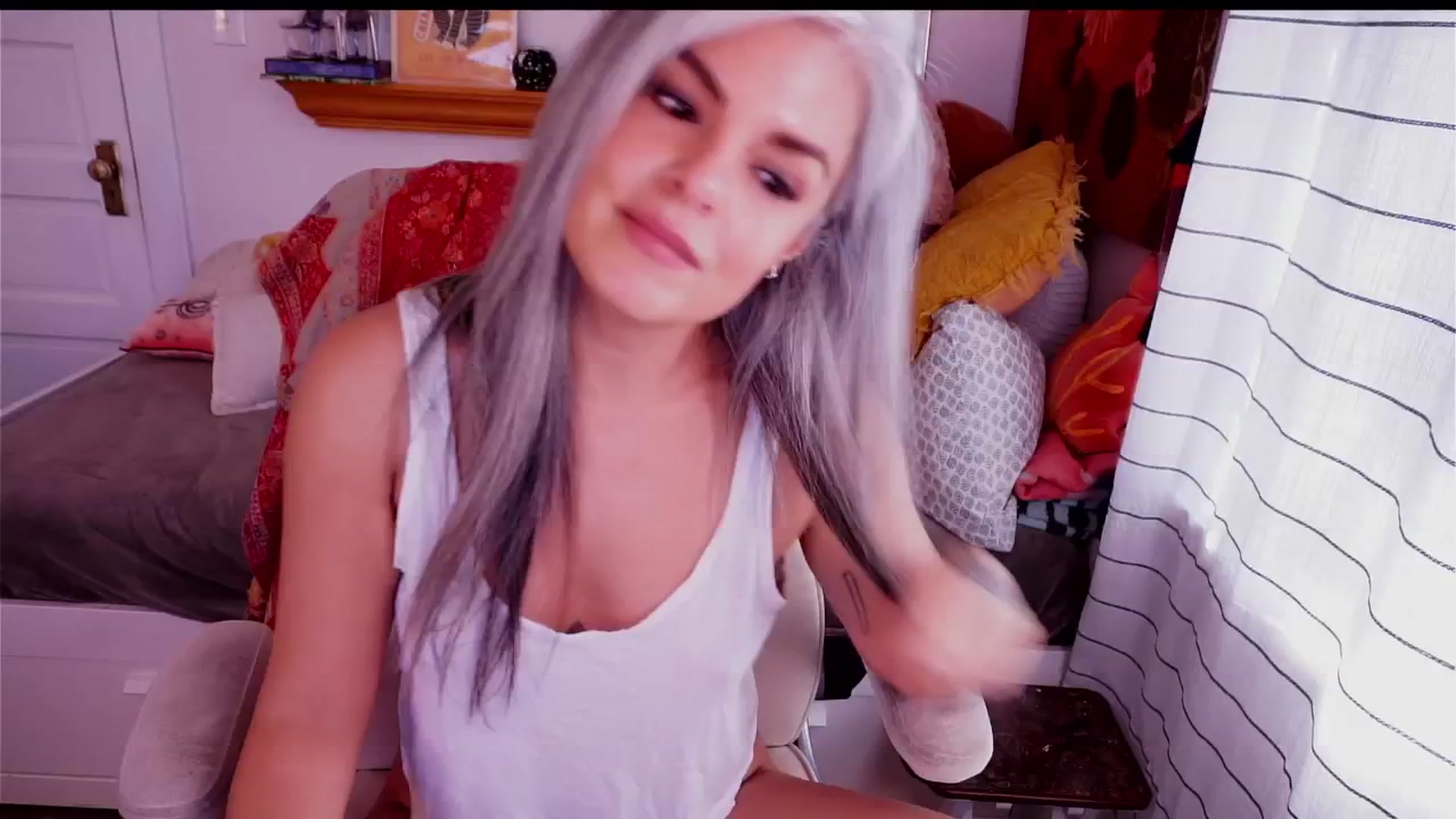 Gallery image thumbnail from AprilJames's myfreecams stream on, 11/13/2025, 19:30 image 7 of 20
