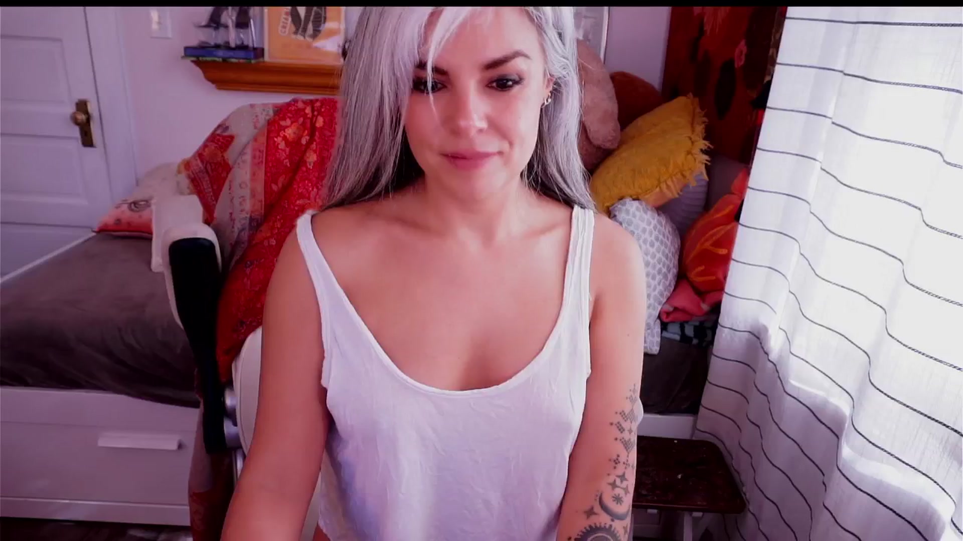 Gallery image thumbnail from AprilJames's myfreecams stream on, 11/13/2025, 19:30 image 15 of 20