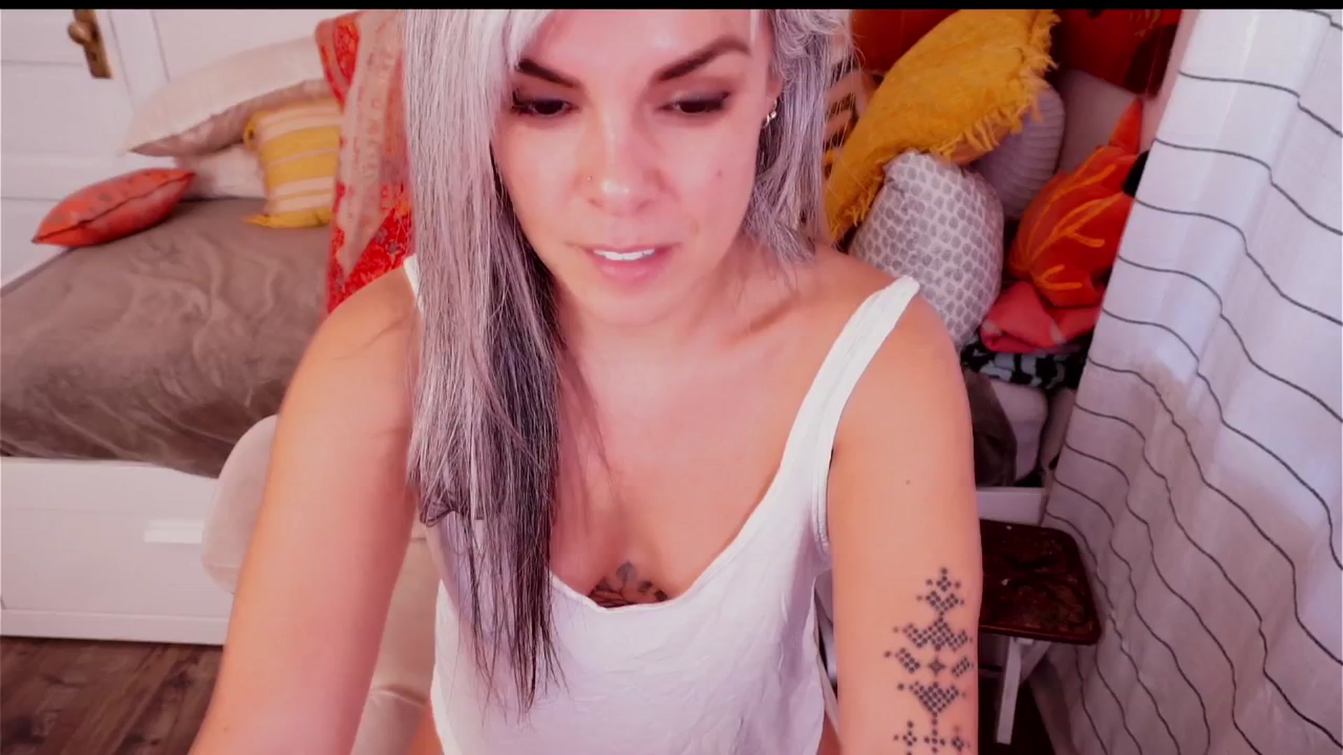 Gallery image thumbnail from AprilJames's myfreecams stream on, 11/13/2025, 22:55 image 15 of 20