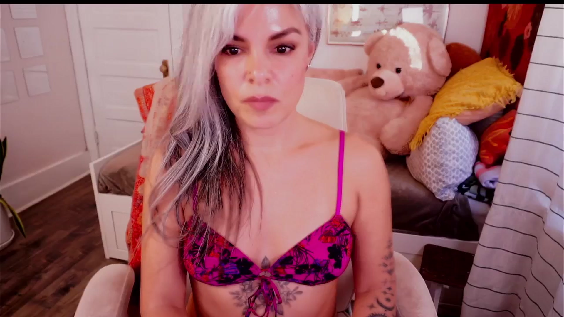 Gallery image thumbnail from AprilJames's myfreecams stream on, 11/14/2025, 23:05 image 2 of 20