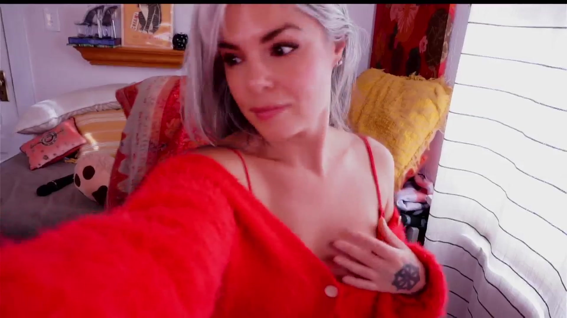 Gallery image thumbnail from AprilJames's myfreecams stream on, 11/15/2025, 21:45 image 12 of 20