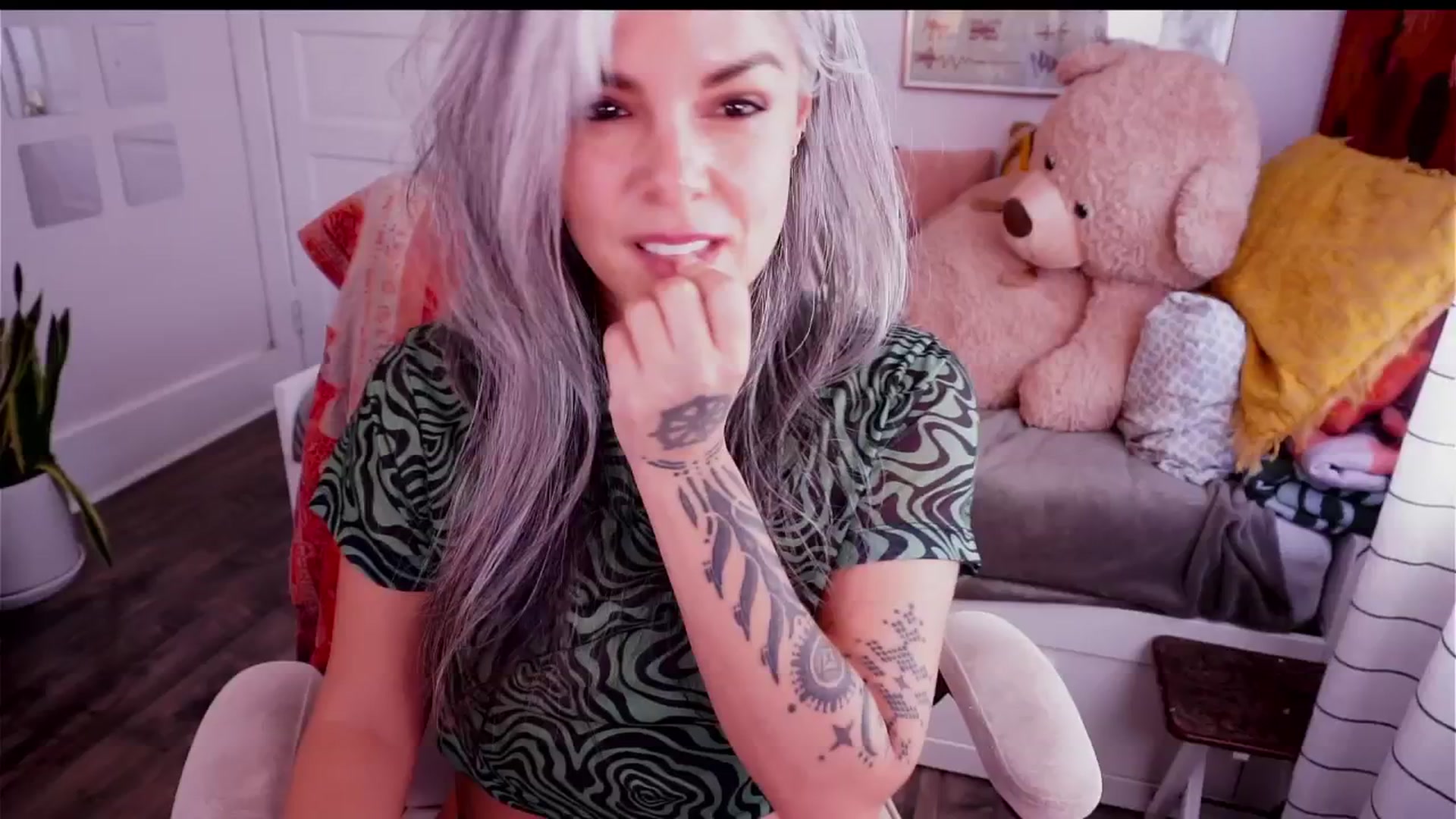 Gallery image thumbnail from AprilJames's myfreecams stream on, 11/16/2025, 19:57 image 2 of 20