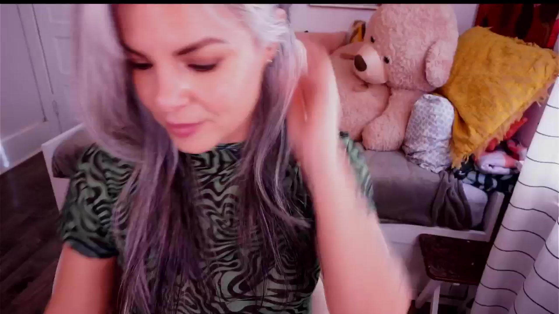 Gallery image thumbnail from AprilJames's myfreecams stream on, 11/16/2025, 19:57 image 17 of 20
