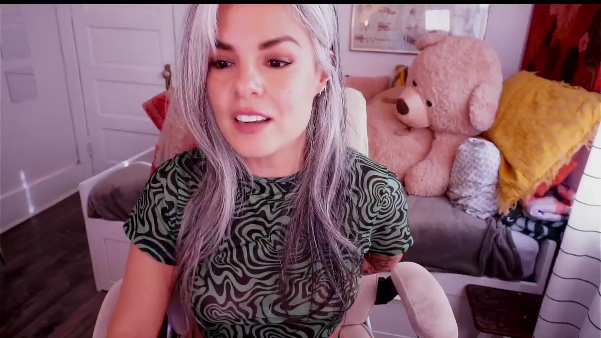 Gallery image thumbnail from AprilJames's myfreecams stream on, 11/16/2025, 19:57 image 16 of 20
