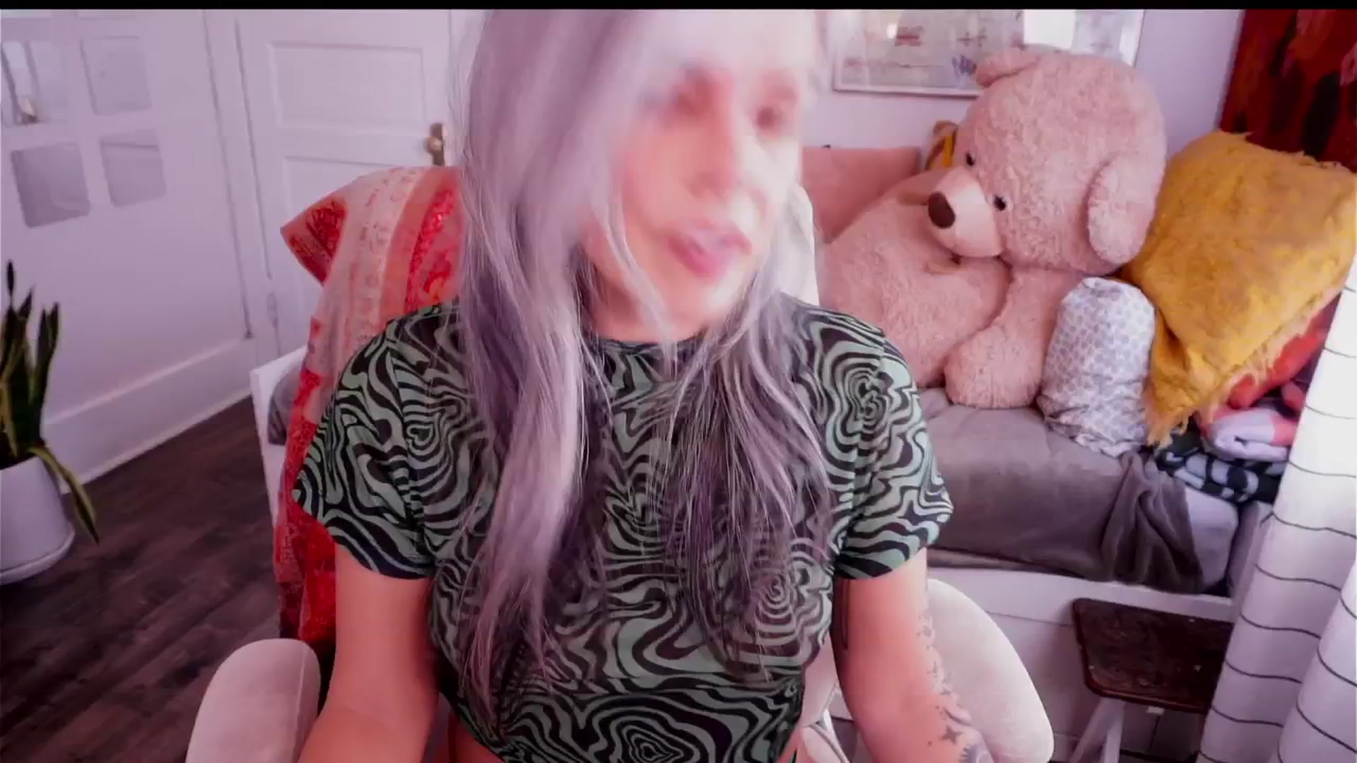 Gallery image thumbnail from AprilJames's myfreecams stream on, 11/16/2025, 19:57 image 6 of 20