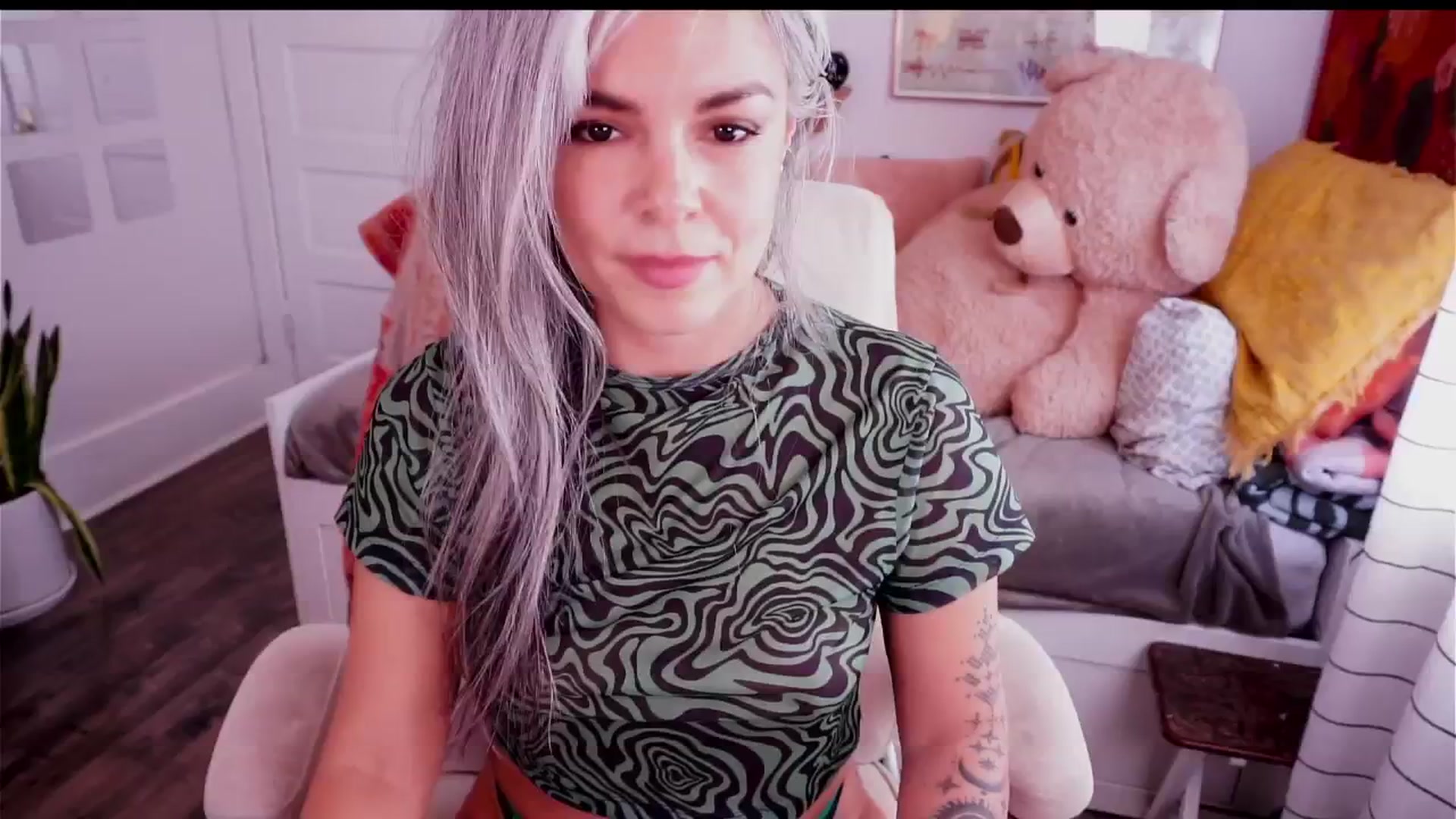 Gallery image thumbnail from AprilJames's myfreecams stream on, 11/16/2025, 19:57 image 8 of 20