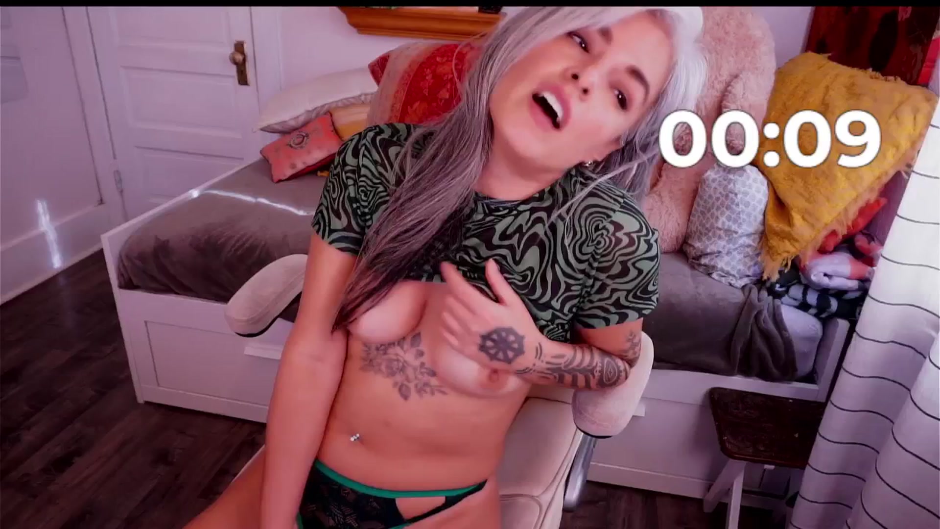Gallery image thumbnail from AprilJames's myfreecams stream on, 11/16/2025, 19:57 image 19 of 20