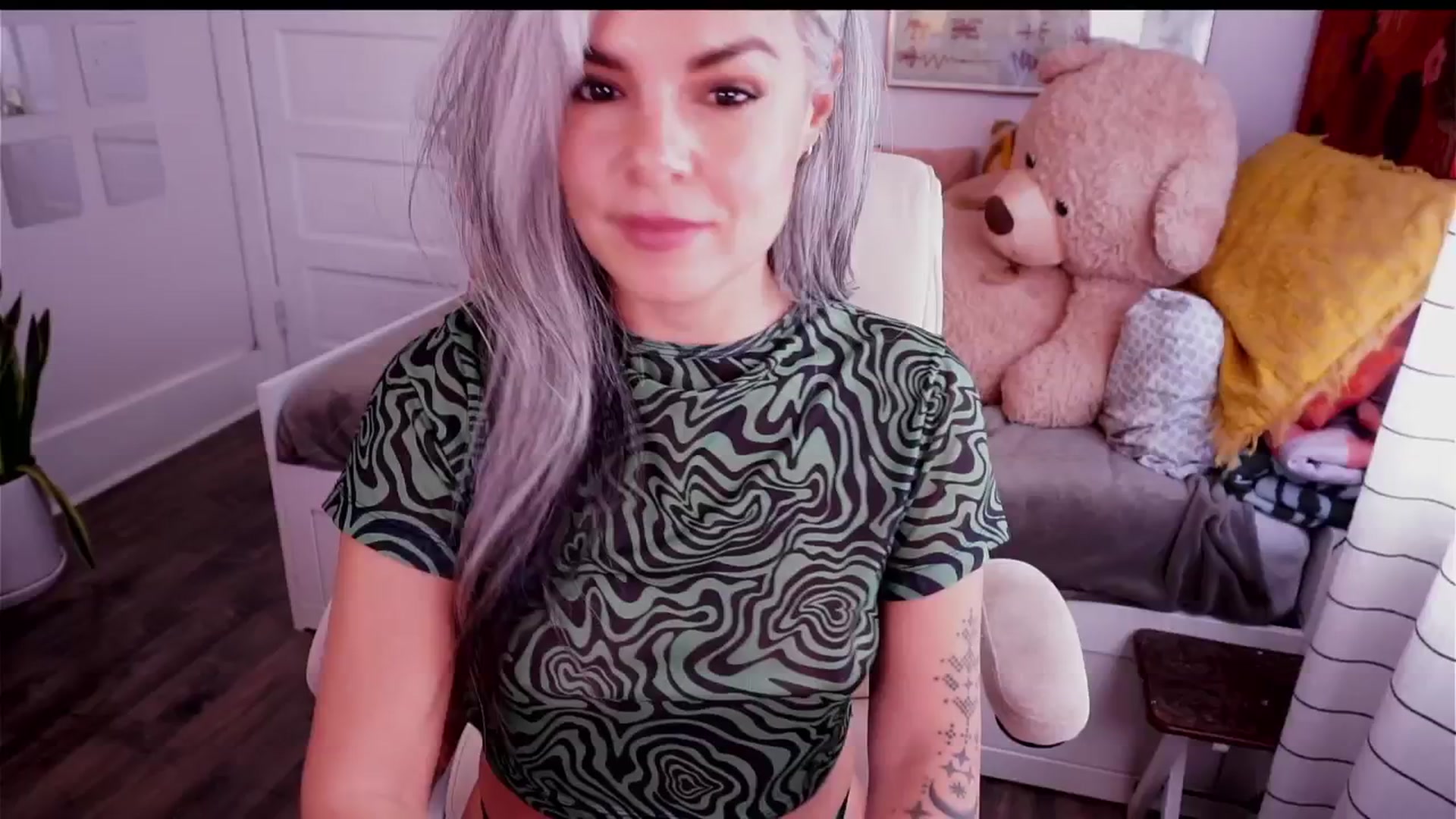 Gallery image thumbnail from AprilJames's myfreecams stream on, 11/16/2025, 19:57 image 1 of 20