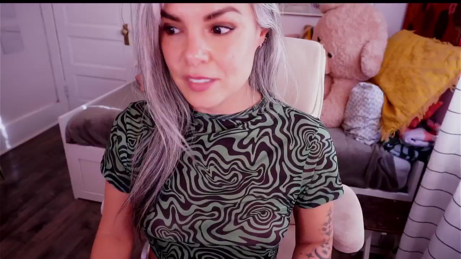 Gallery image thumbnail from AprilJames's myfreecams stream on, 11/16/2025, 19:57 image 13 of 20