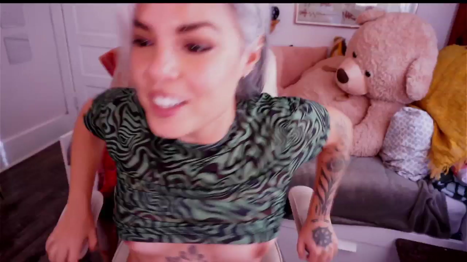 Gallery image thumbnail from AprilJames's myfreecams stream on, 11/16/2025, 19:57 image 12 of 20