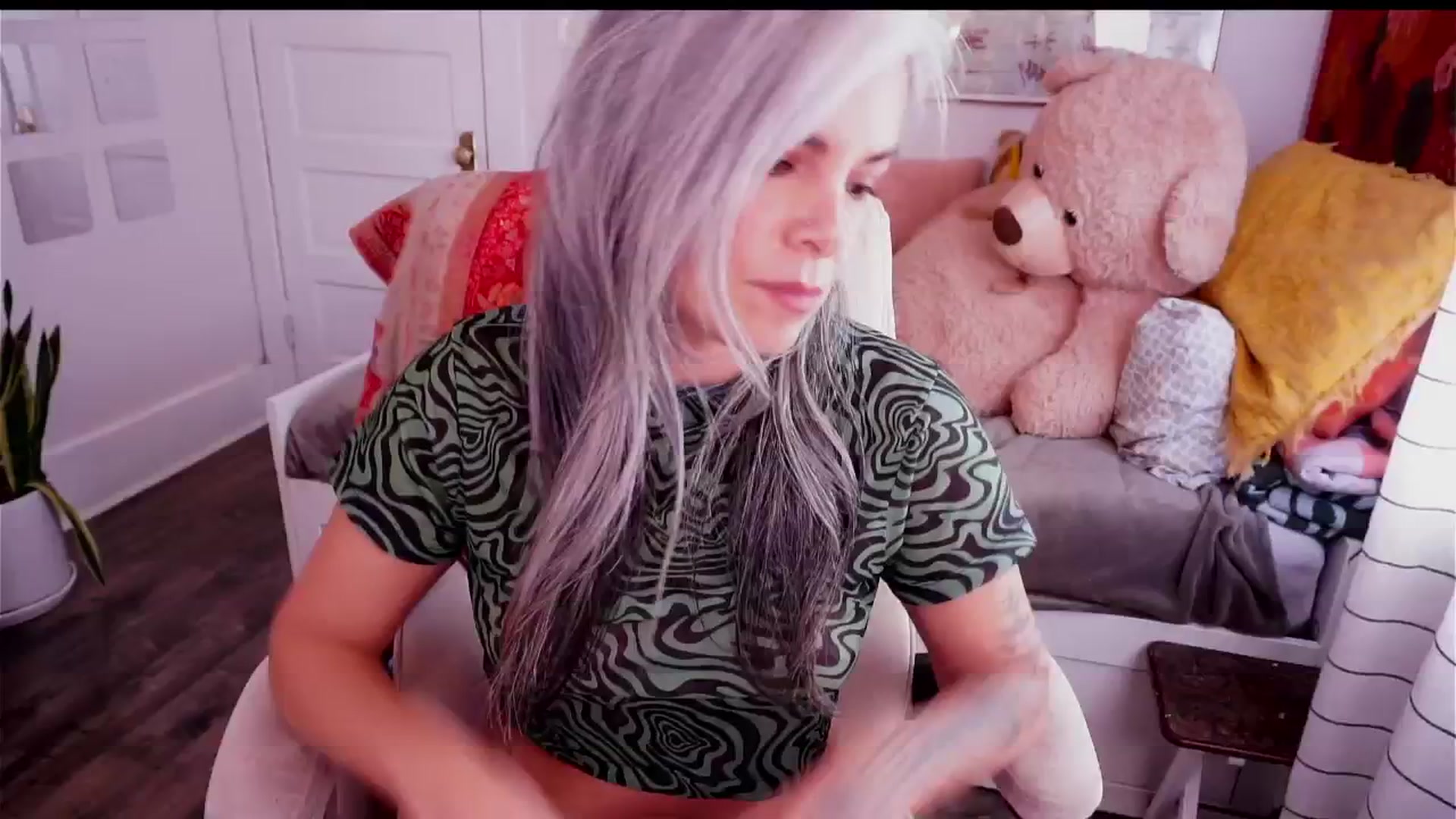 Gallery image thumbnail from AprilJames's myfreecams stream on, 11/16/2025, 19:57 image 7 of 20